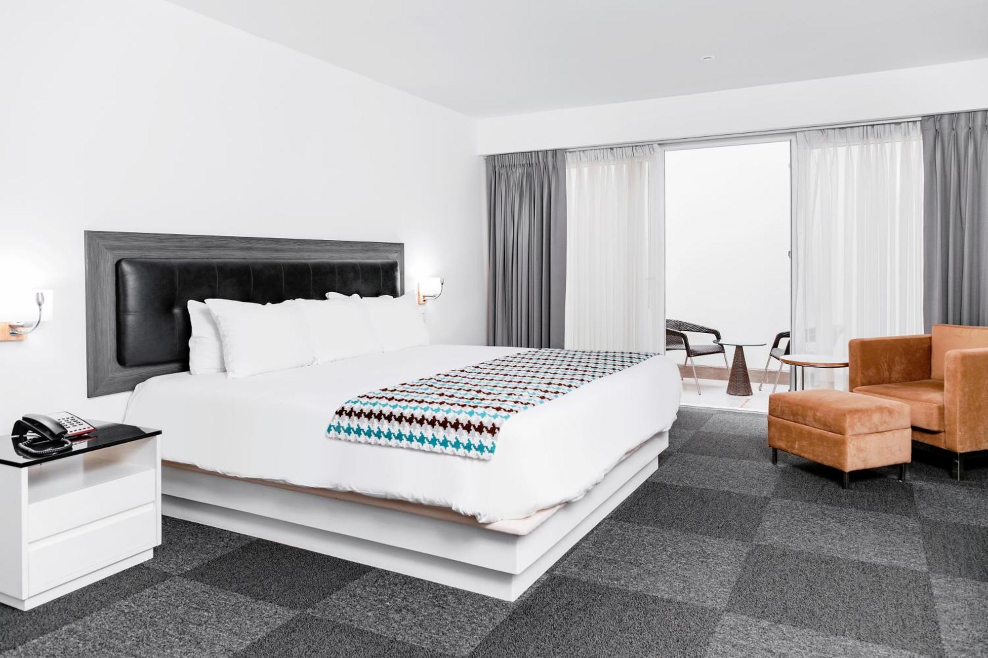 Wyndham Costa Del Sol Tumbes Hotell Exteriör bild
