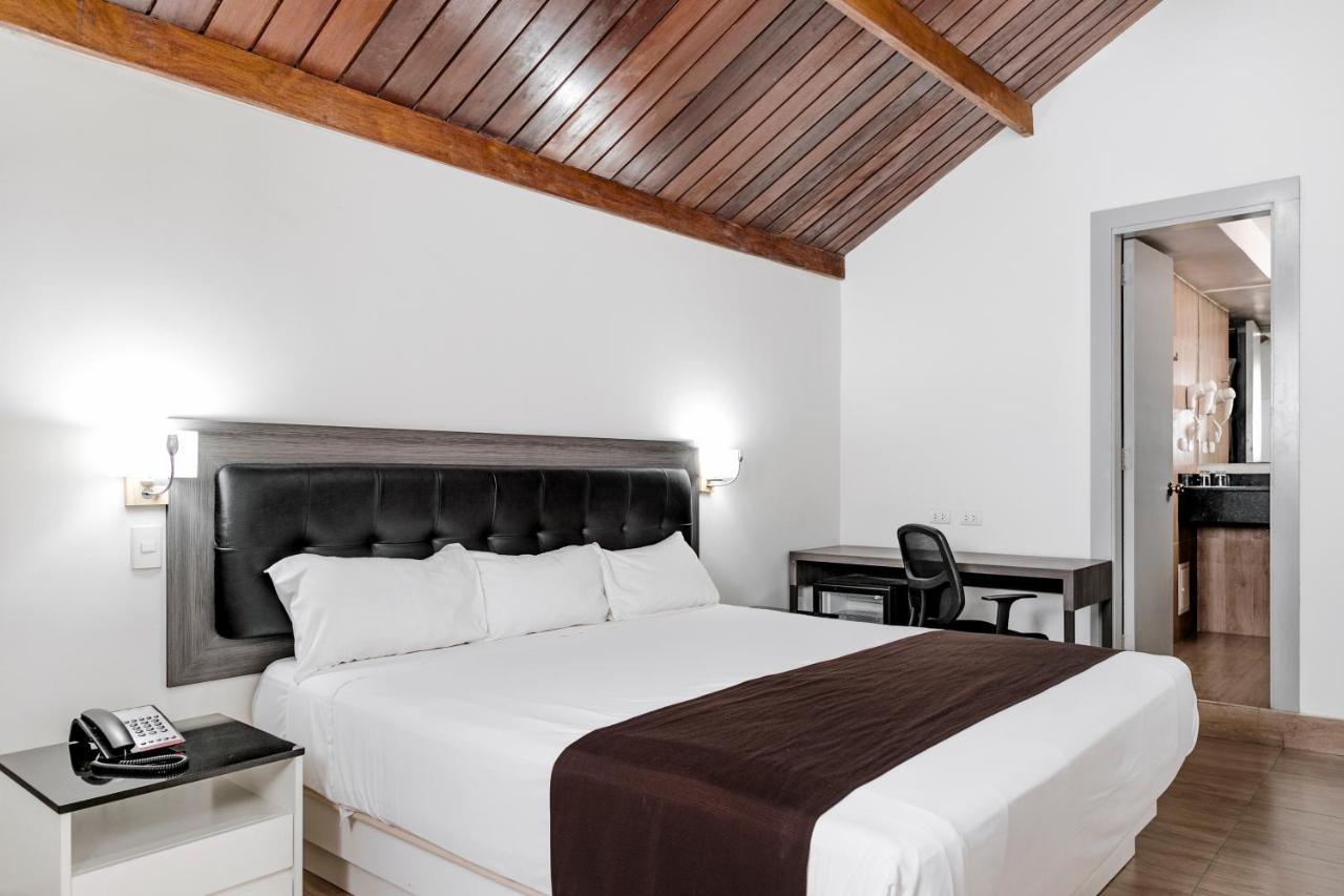 Wyndham Costa Del Sol Tumbes Hotell Exteriör bild